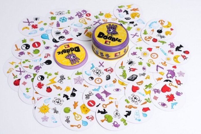 pol_pl_Dobble-Wesola-Gra-Rodzinna-i-Imprezowa-21_2 Dobble