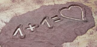 Po co są dwie dziurki w butach?