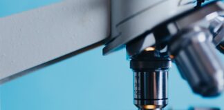 Co to są zamknięte przyrządy celownicze?