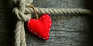 Jak przykręcić wiązania do deski snowboardowej?